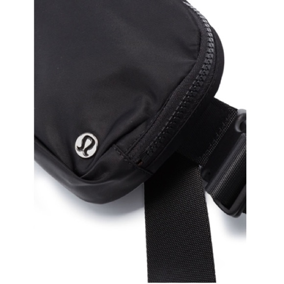 Lululemon athletica everywhere belt bag black NWT - Picture 5 of 6